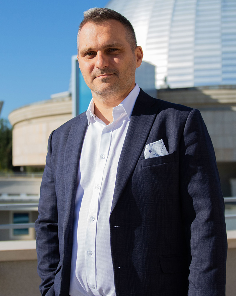 Dyrektor Damian Jabłeka