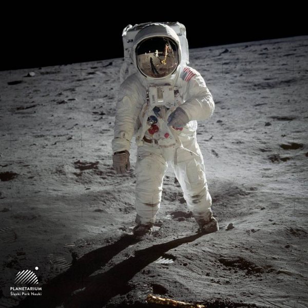 Replika skafandra Neila Armstronga w Planetarium